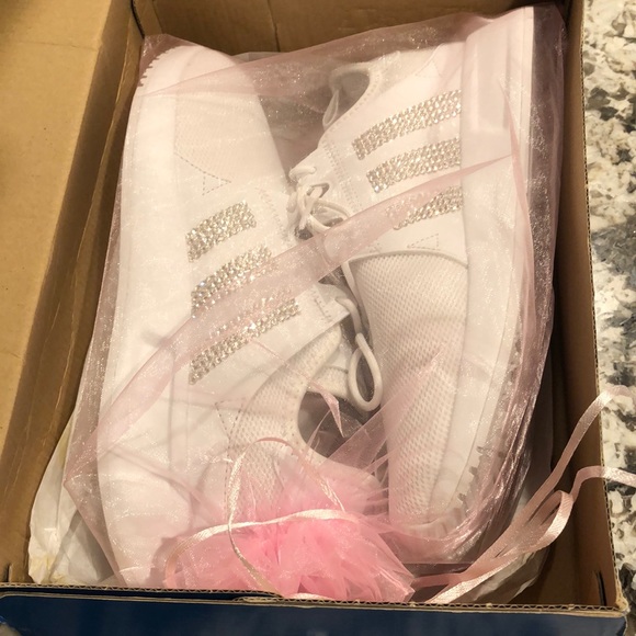 Addidas Original Sneakers with genuine Swarovski Crystals - Size 7.5 (6Y) - Picture 4 of 10